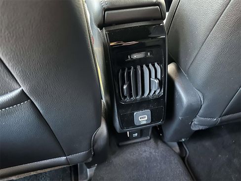 Used 2024 Jeep Compass Limited image 13