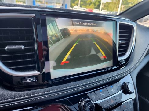 Used 2025 Chrysler Pacifica Limited FWD image 33