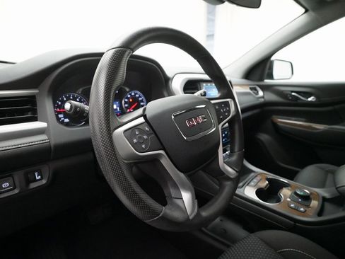 Used 2023 GMC Acadia SLE w/ Driver Convenience Package image 8