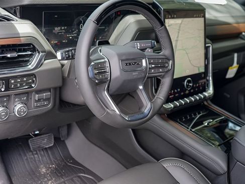 New 2026 GMC Yukon Denali w/ Denali Reserve Package AWD/4WD image 9