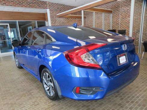 Used 2018 Honda Civic EX image 6