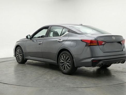 Used 2025 Nissan Altima 2.5 SV image 6