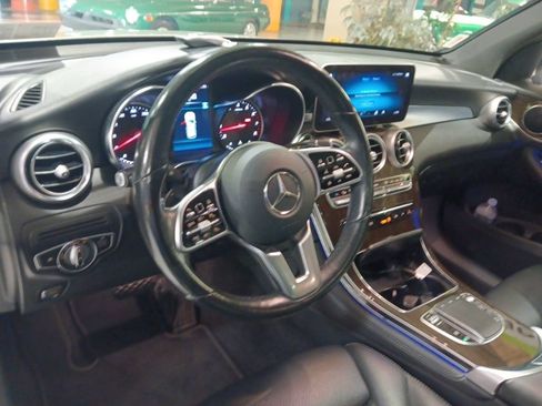 Used 2020 Mercedes-Benz GLC 300 4MATIC image 3