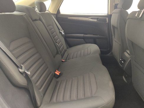 Used 2017 Ford Fusion SE w/ Fusion SE Technology Package image 19