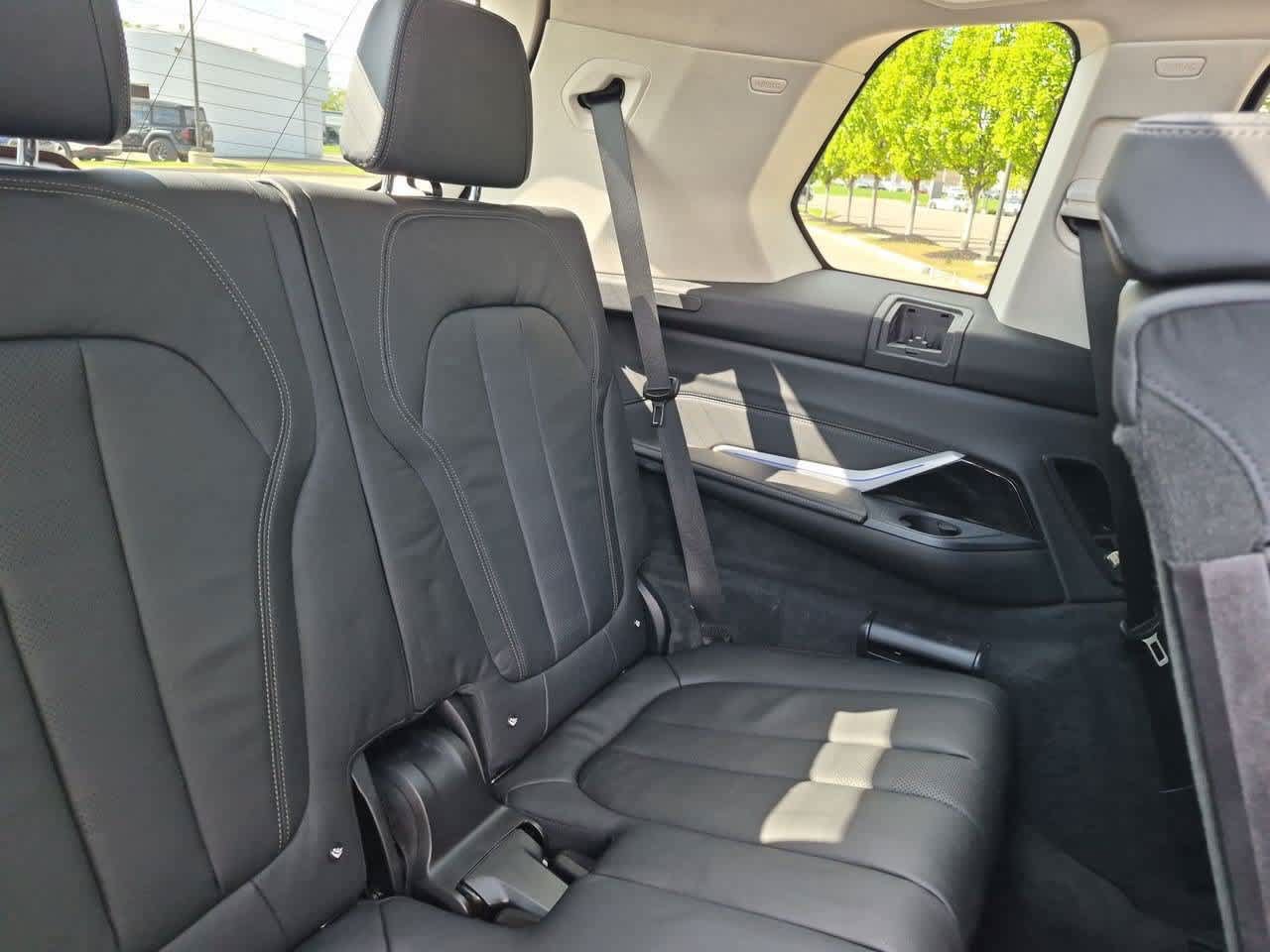 Used 2022 BMW X7 xDrive40i w/ Premium Package AWD/4WD image 23