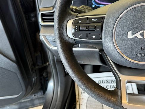 Used 2023 Kia Sportage LX image 9