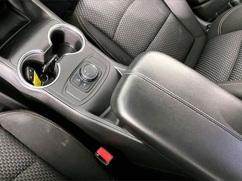 Used 2023 GMC Terrain SLE image 18