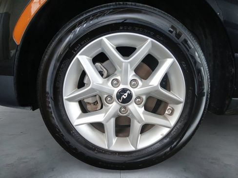 Used 2025 Kia Soul LX w/ LX Technology Package FWD image 14