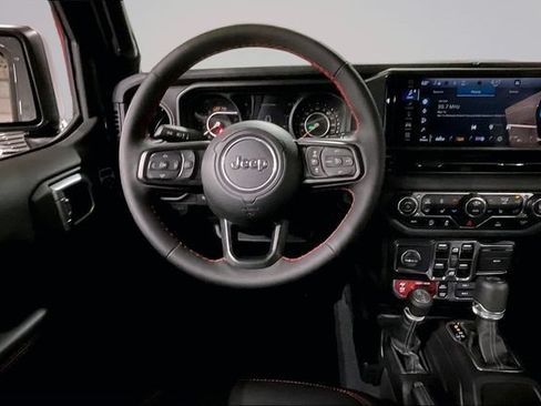 Used 2024 Jeep Wrangler Unlimited Rubicon w/ Convenience Group AWD/4WD image 5