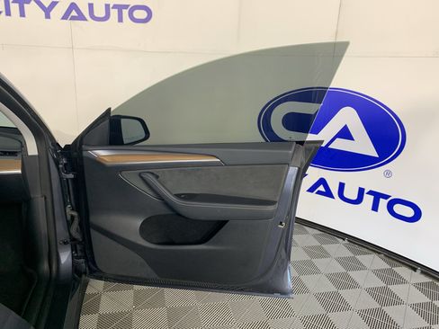 Used 2022 Tesla Model Y Long Range AWD/4WD image 35