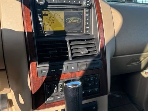 Used 2010 Ford Explorer Limited RWD image 17