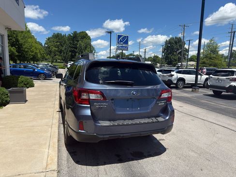 Used 2017 Subaru Outback 2.5i Premium w/ Popular Package #1 AWD/4WD image 4