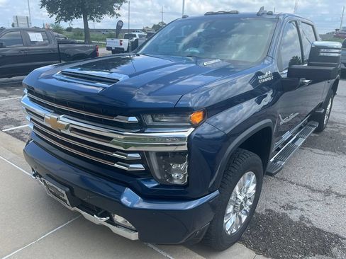 Used 2020 Chevrolet Silverado 2500 High Country w/ Z71 Off-Road Package AWD/4WD image 1