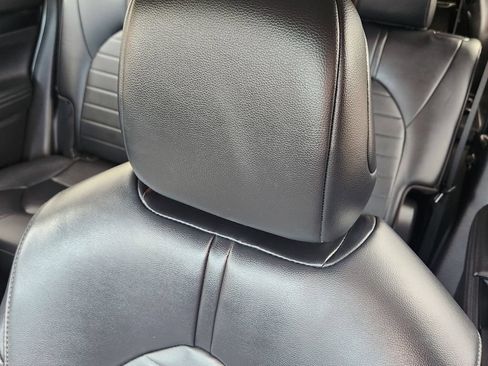 Used 2023 Toyota Highlander XLE AWD/4WD image 6