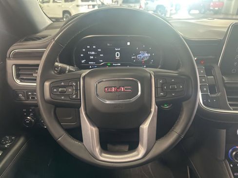 Used 2023 GMC Yukon XL SLT w/ SLT Luxury Package image 17