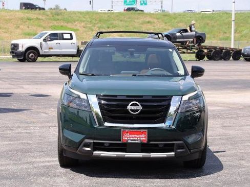 Used 2025 Nissan Pathfinder Platinum AWD/4WD image 4