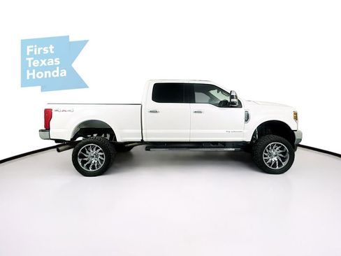 Used 2018 Ford F250 Lariat w/ Chrome Package image 8