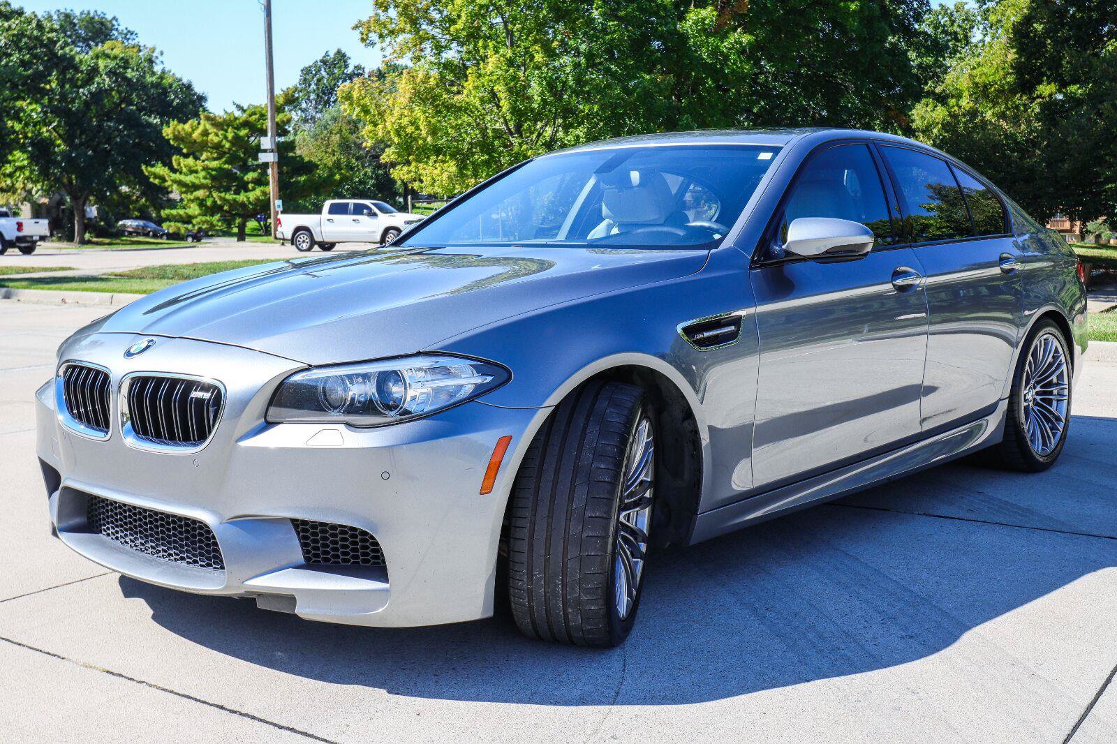 Used 2015 BMW M5 RWD image 3