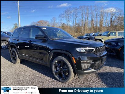 New 2025 Jeep Grand Cherokee Laredo