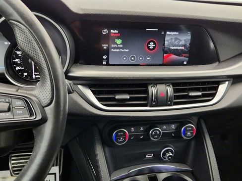Used 2023 Alfa Romeo Stelvio Veloce image 17