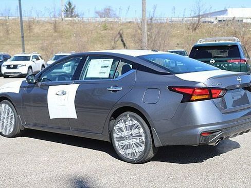 New 2025 Nissan Altima 2.5 SL image 2