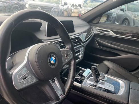 Used 2021 BMW 740i w/ M Sport Package RWD image 10