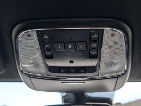 Used 2019 Jeep Grand Cherokee Limited w/ Luxury Group II image 30