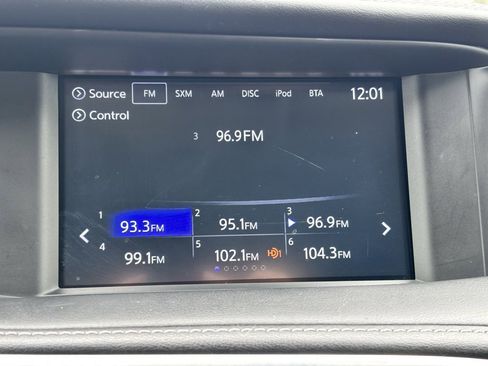 Used 2018 INFINITI QX30 Premium w/ Technology Package image 32