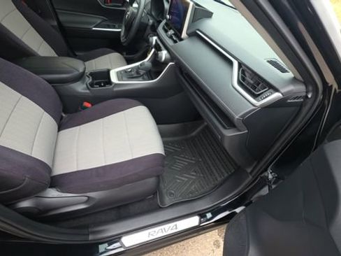 Used 2025 Toyota RAV4 LE AWD/4WD image 29