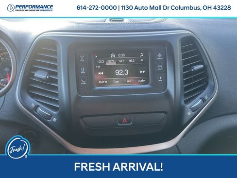 Used 2016 Jeep Cherokee Latitude w/ Cold Weather Group image 18