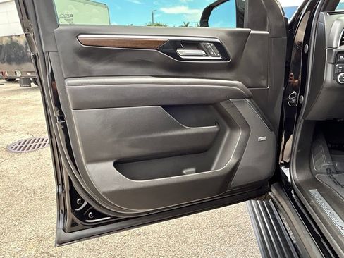 Used 2025 Chevrolet Tahoe High Country AWD/4WD image 39