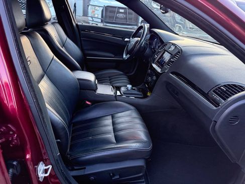 Used 2019 Chrysler 300 S RWD image 10