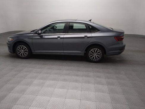 Used 2021 Volkswagen Jetta SE w/ SE Cold Weather Package FWD image 3