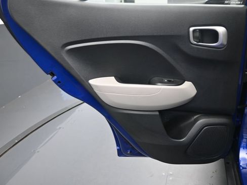 Used 2024 Hyundai Venue SEL FWD image 23