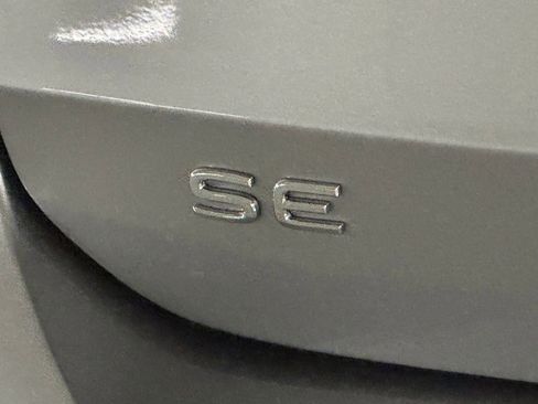 New 2025 Volkswagen Taos SE image 33