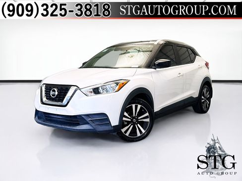 Used 2019 Nissan Kicks SV image 1