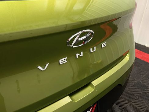 Used 2023 Hyundai Venue SEL FWD image 15