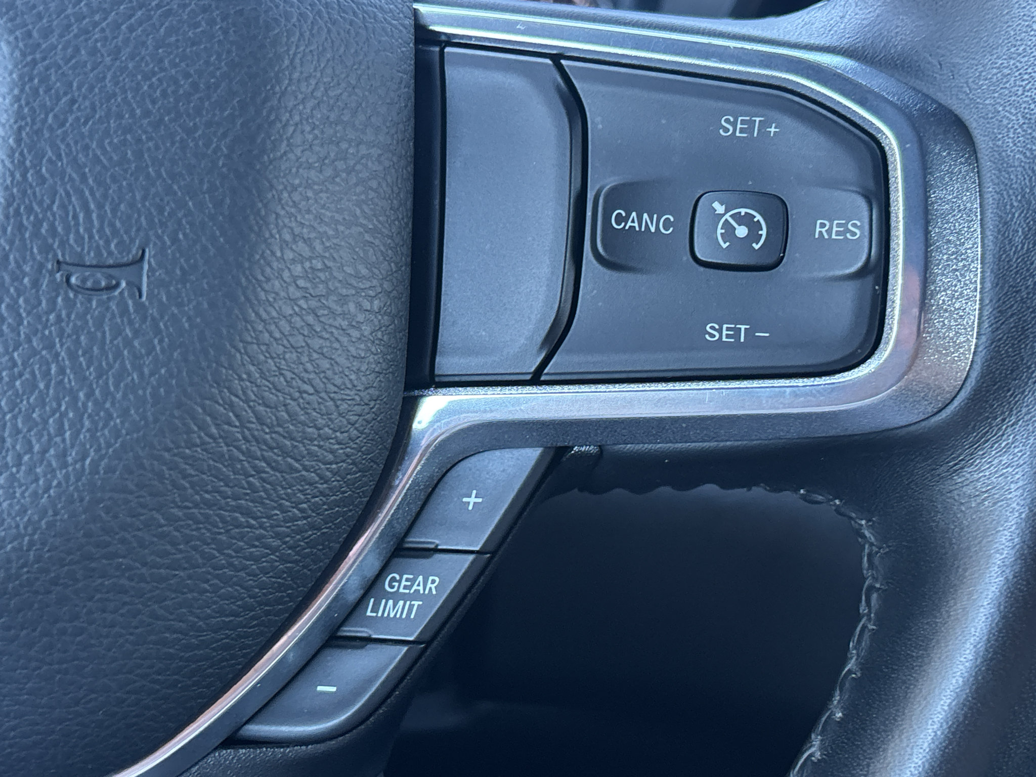 Used 2023 RAM 1500 Laramie AWD/4WD image 14