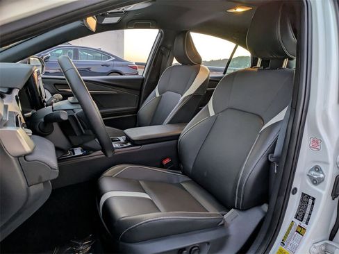 Used 2025 Toyota Camry SE image 23