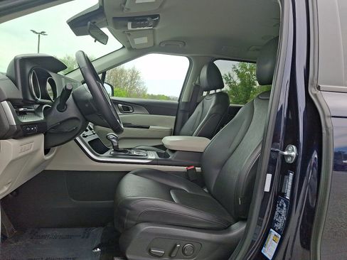 Used 2024 Kia Carnival LX FWD image 14