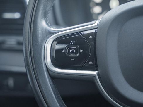 Used 2020 Volvo XC90 T6 Momentum image 30