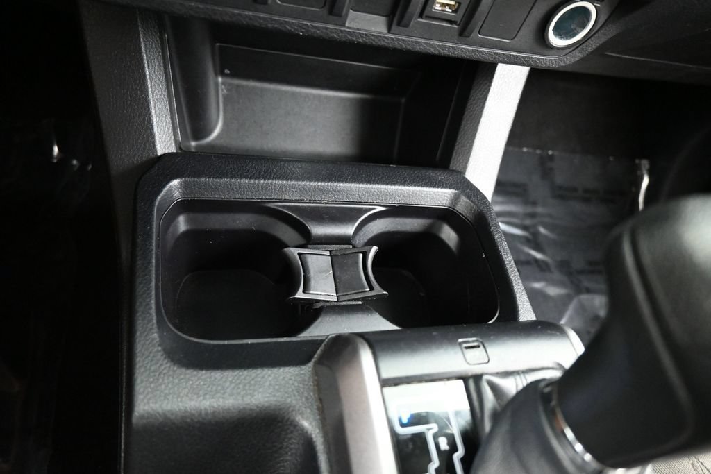Used 2021 Toyota Tacoma SR5 w/ SR5 Appearance Package (SM) RWD image 26