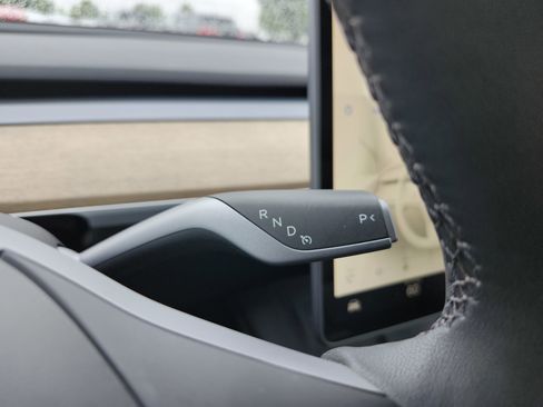 Used 2025 Tesla Model Y Performance AWD/4WD image 31