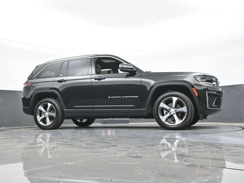 Used 2026 Jeep Grand Cherokee Limited w/ Luxury Tech Group II AWD/4WD image 53