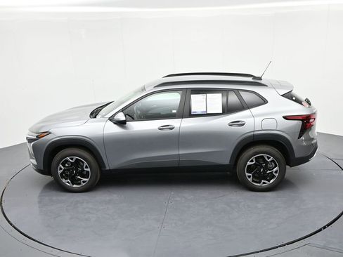 Used 2025 Chevrolet Trax LT image 21