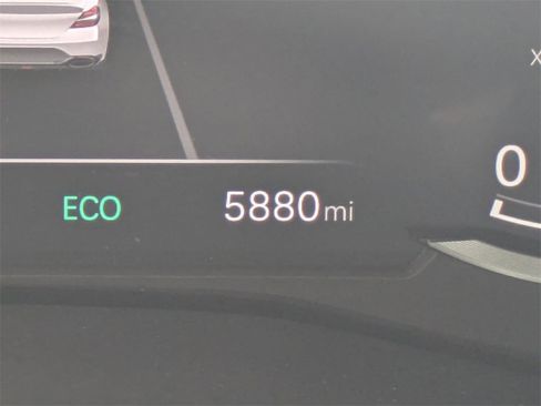 Used 2025 Genesis G70 2.5T image 30