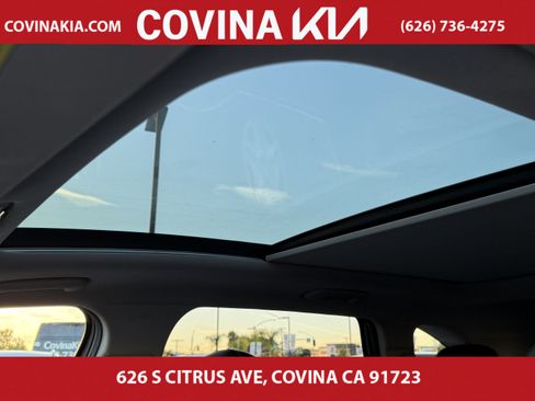 Used 2022 Kia Sorento EX w/ Panoramic Sunroof Package image 17