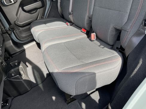 Used 2024 Jeep Wrangler Unlimited Rubicon image 35