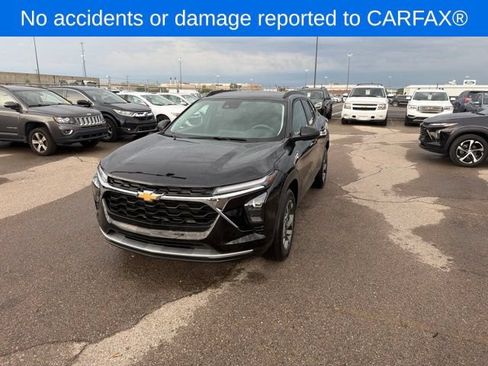 Used 2025 Chevrolet Trax LT FWD image 23