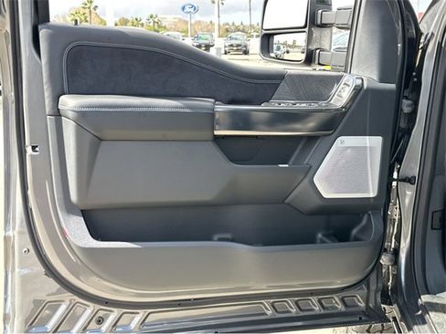 New 2025 Ford F250 Platinum image 37